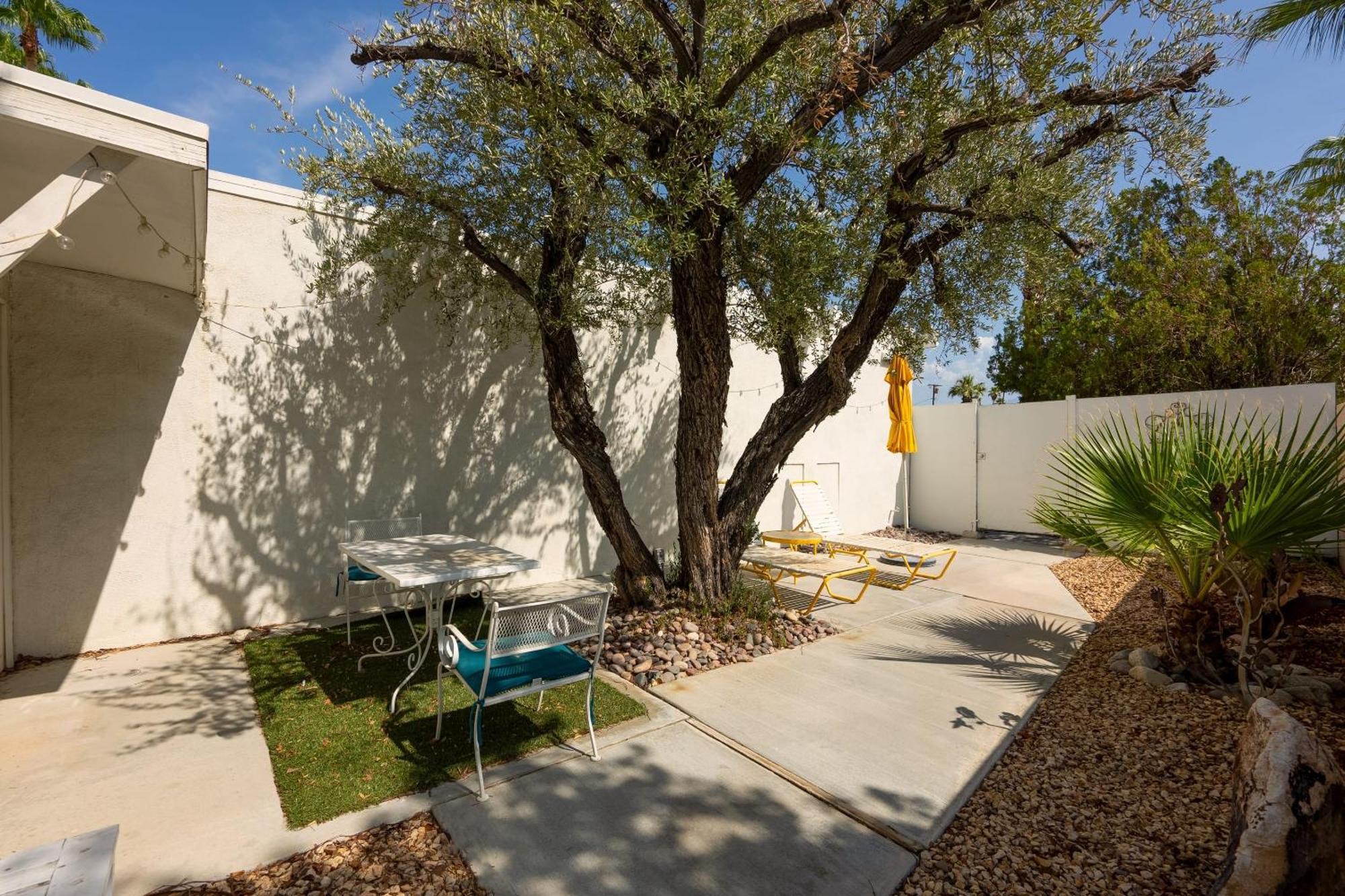 Monkey Tree Hotel By Avantstay Stylish Hotel In Palm Springs W Pool Екстер'єр фото